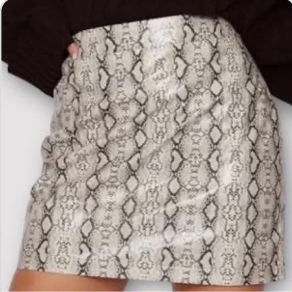 SNAKE SKIN MINI SKIRT